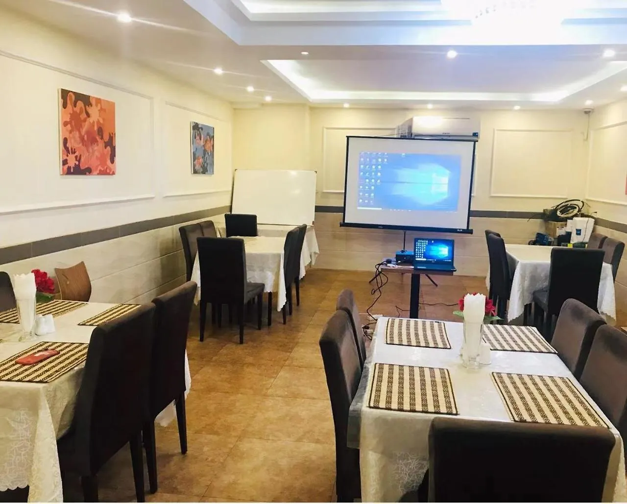 Sunny Holiday Hotel Yangon 3*,  Birmania